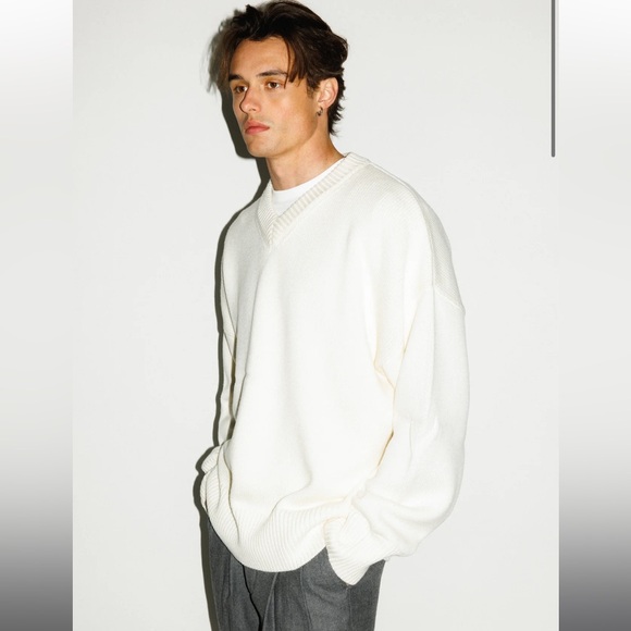 Verdes Oversized V-Neck Sweater | Ivory - Picture 3 of 7